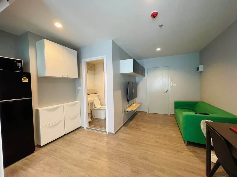 For rent: Regent Home Bangna, corner unit, rare floor plan, city and pool view, very beautiful. Book now!