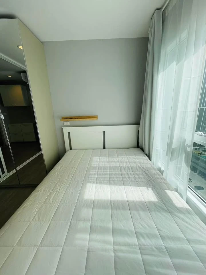 For rent: Regent Home Bangna, corner unit, rare floor plan, city and pool view, very beautiful. Book now!