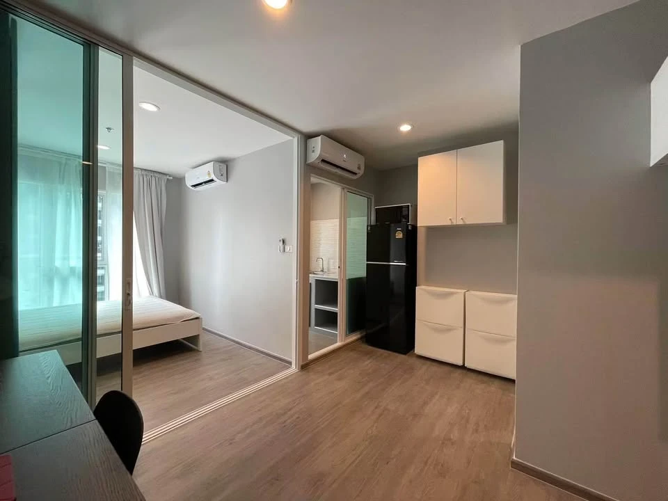 For rent: Regent Home Bangna, corner unit, rare floor plan, city and pool view, very beautiful. Book now!
