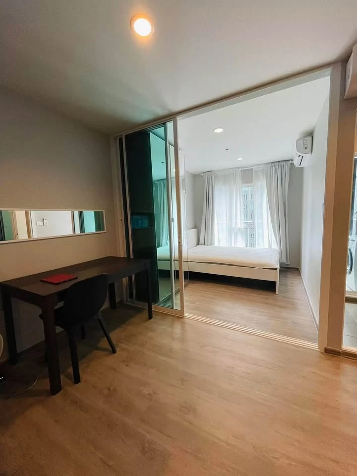 For rent: Regent Home Bangna, corner unit, rare floor plan, city and pool view, very beautiful. Book now!