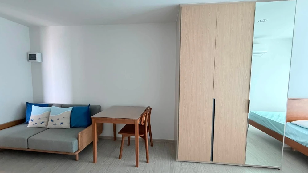 For rent: Regent Home Bangna, corner unit, quiet area, high-quality built-in furniture. Don't miss out!