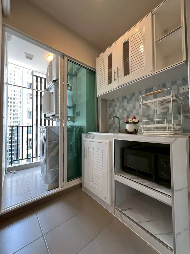 For rent: Regent Home Bangna, corner unit, quiet area, fully furnished, ready to move in.