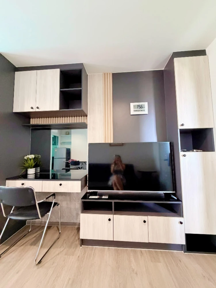 For Rent: Regent Home Bangna. A private corner unit featuring full built-in furnishings throughout—this is an opportunity you won't want to miss.