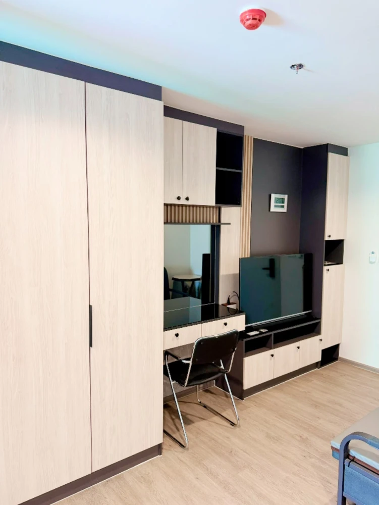 For Rent: Regent Home Bangna. A private corner unit featuring full built-in furnishings throughout—this is an opportunity you won't want to miss.