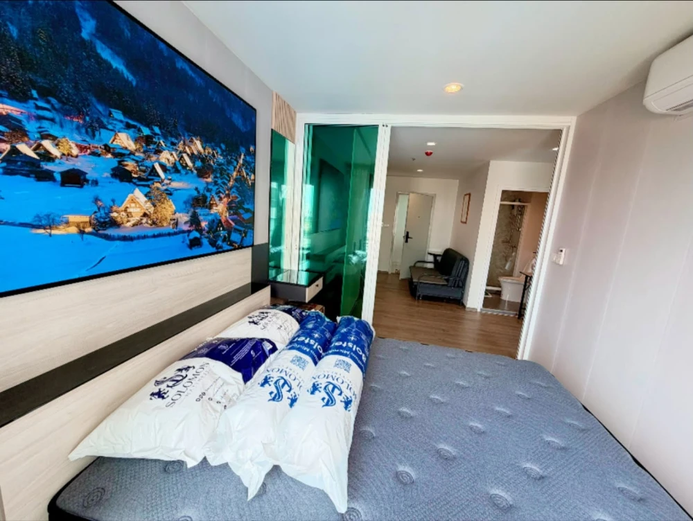 For Rent: Regent Home Bangna. A private corner unit featuring full built-in furnishings throughout—this is an opportunity you won't want to miss.