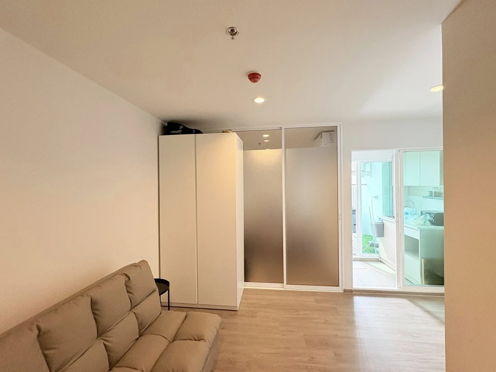 For rent: Regent Home Bangna, corner unit offering privacy and unobstructed view. Fully furnished, ready to move in.