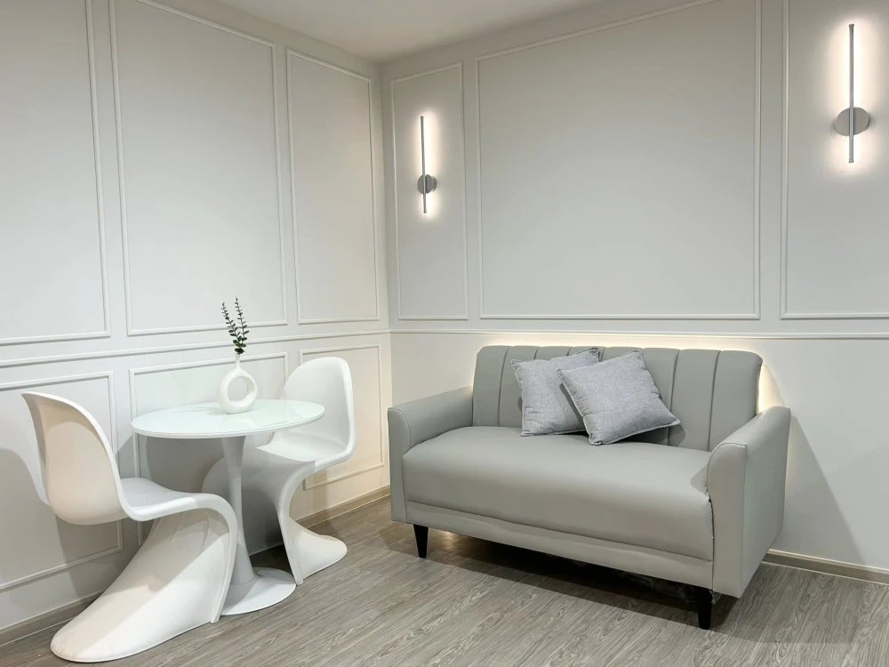 For rent: Regent Home Bangna, a rare room with a pool view, beautifully decorated in bright white and gray tones, very pleasing to the eye. Don't miss