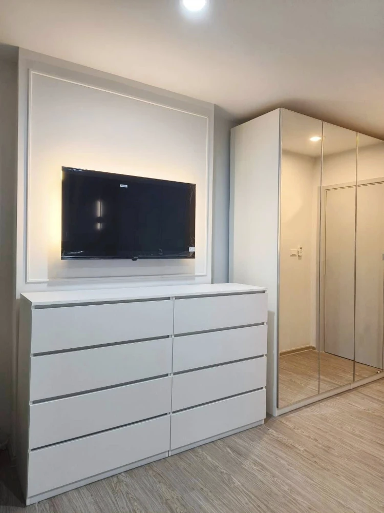For rent: Regent Home Bangna, a rare room with a pool view, beautifully decorated in bright white and gray tones, very pleasing to the eye. Don't miss