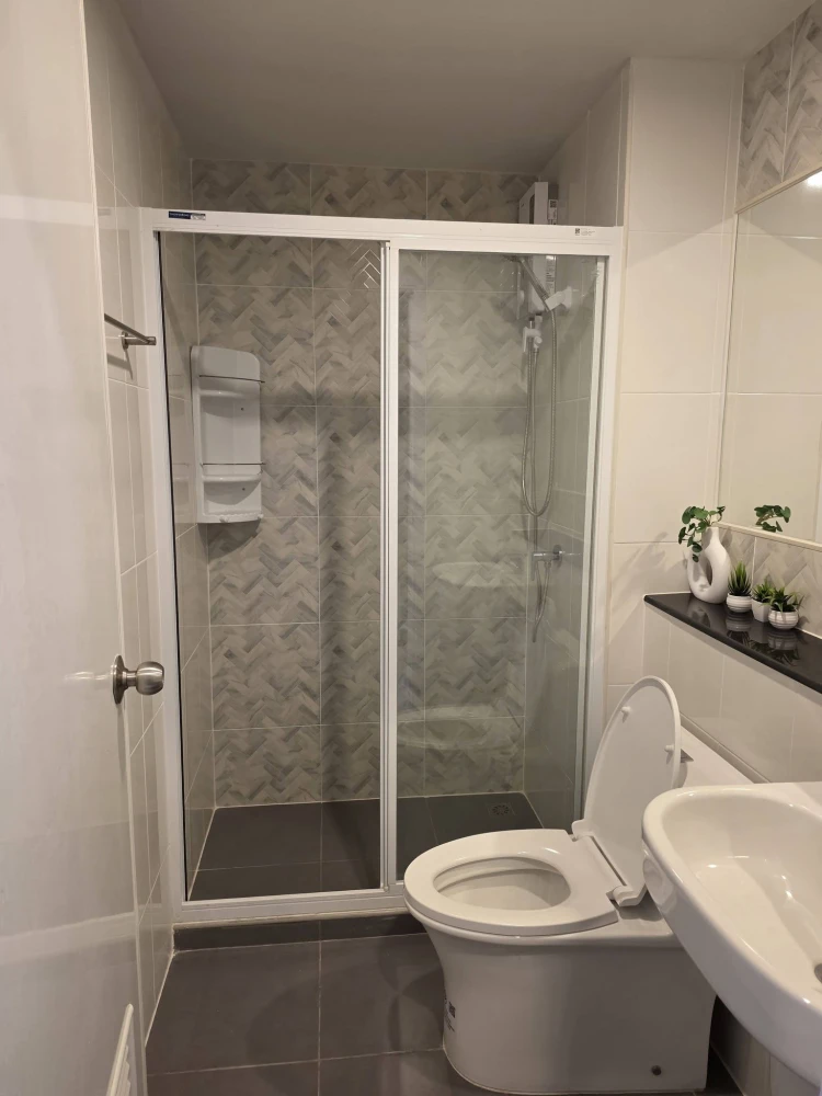 Regent Home Bangna unit for rent. Located on a very high floor, fully furnished, and features a partitioned bedroom with an aluminum frame for a disti