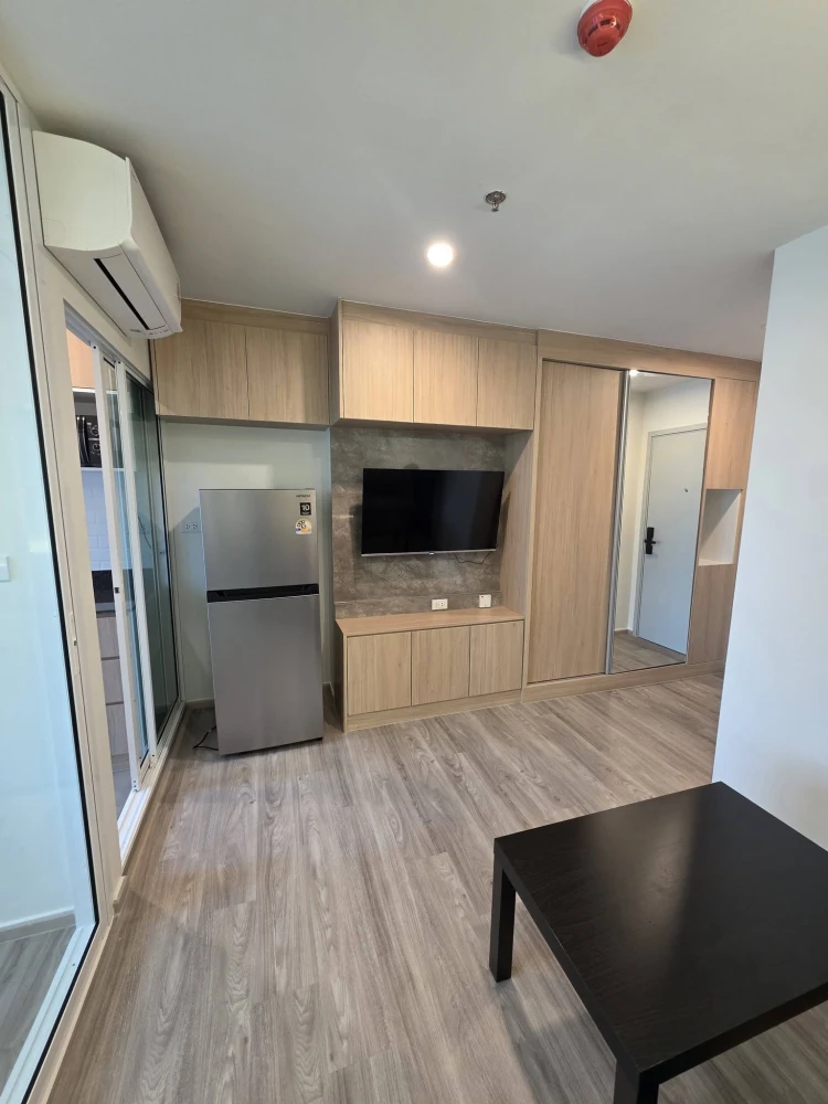 For rent: Regent Home Bangna. Beautifully decorated unit with built-in cabinetry throughout, including the kitchen. Book now before it's too late!