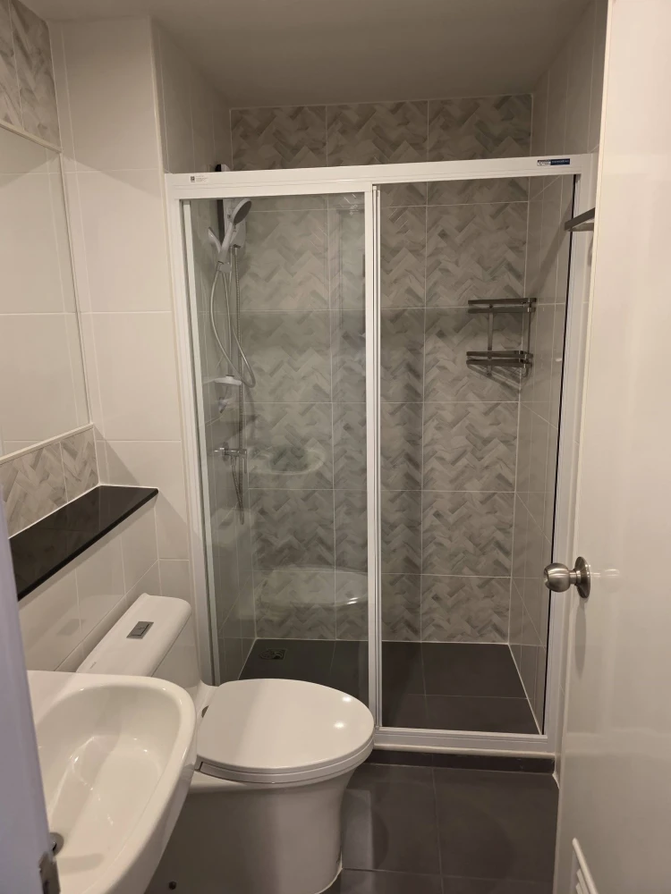 For rent: Regent Home Bangna. Beautifully decorated unit with built-in cabinetry throughout, including the kitchen. Book now before it's too late!