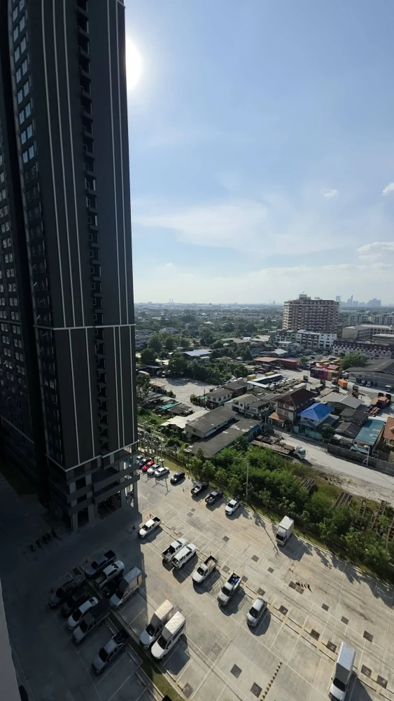 For rent: Regent Home Bangna. Beautifully decorated unit with built-in cabinetry throughout, including the kitchen. Book now before it's too late!