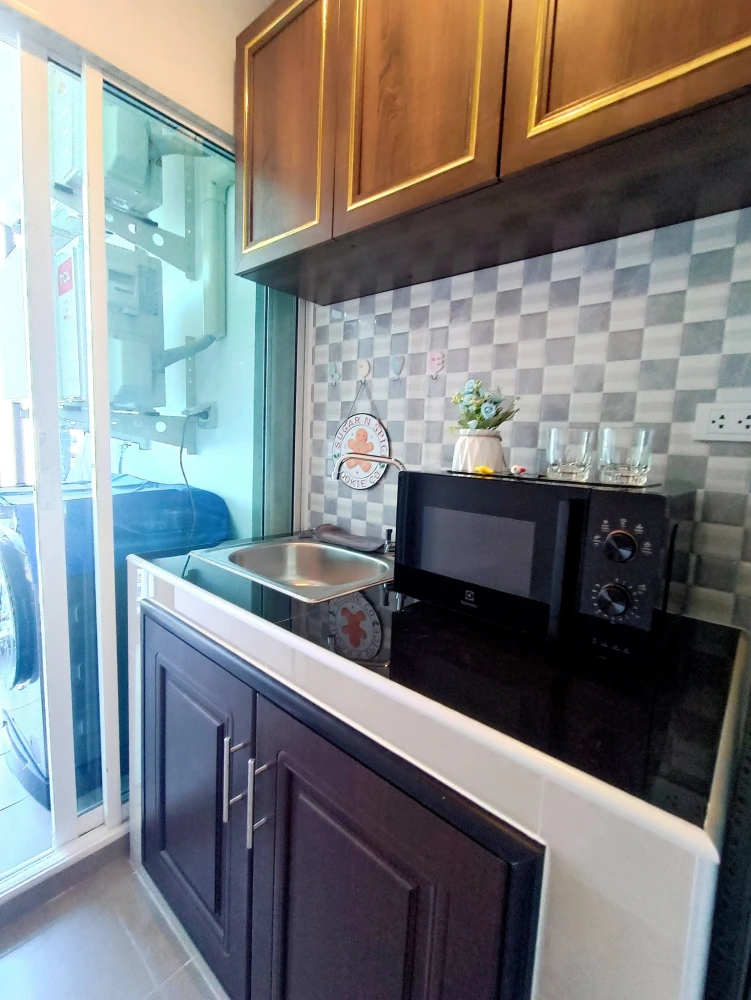 For rent: Regent Home Bangna. Nicely decorated room with separate areas for privacy. Amazing price! Book today! Don't wait!