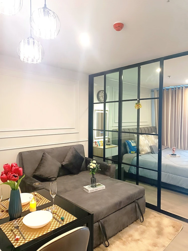 For rent: Regent Home Bangna. Nicely decorated room with separate areas for privacy. Amazing price! Book today! Don't wait!