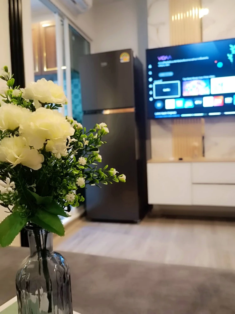 For rent: Regent Home Bangna. Nicely decorated room with separate areas for privacy. Amazing price! Book today! Don't wait!