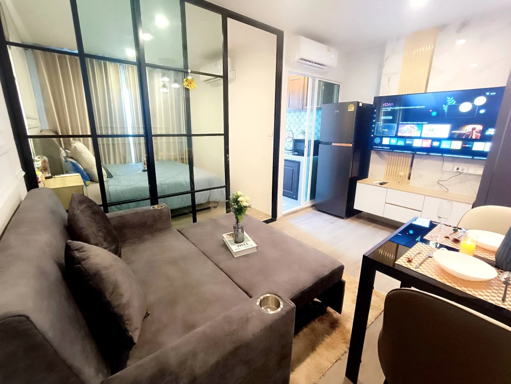 For rent: Regent Home Bangna. Nicely decorated room with separate areas for privacy. Amazing price! Book today! Don't wait!
