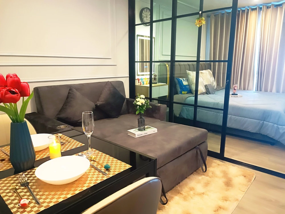 For rent: Regent Home Bangna. Nicely decorated room with separate areas for privacy. Amazing price! Book today! Don't wait!