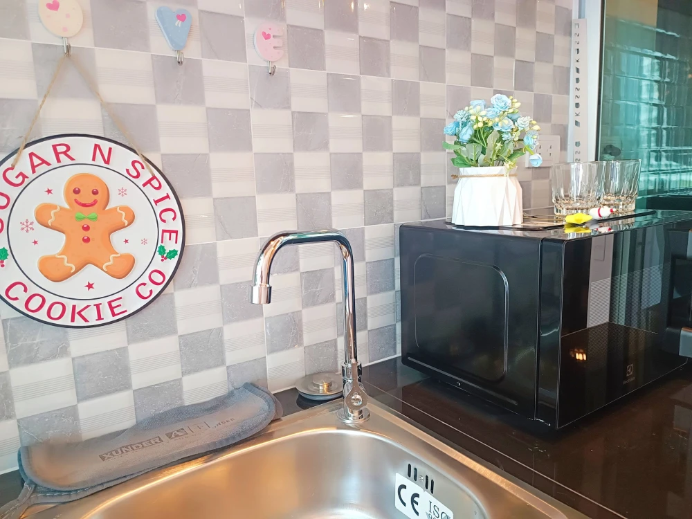 For rent: Regent Home Bangna. Nicely decorated room with separate areas for privacy. Amazing price! Book today! Don't wait!