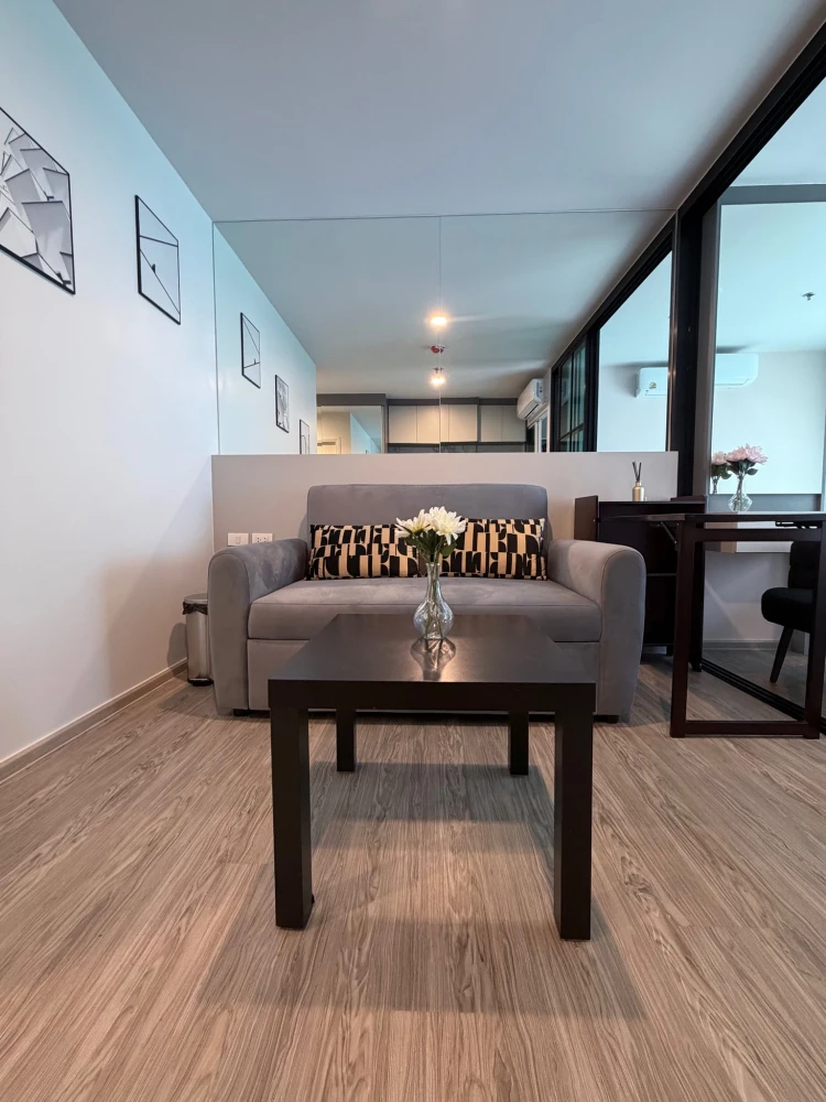 For rent: Regent Home Bangna. Beautifully decorated unit with high-quality built-in furniture. Book now before you miss this opportunity!