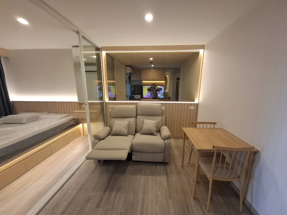 For rent: Regent Home Bangna. Beautifully decorated unit with high-quality built-in furniture. Amazing price! You'll regret not booking!