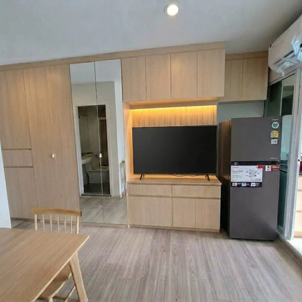 For rent: Regent Home Bangna. Beautifully decorated unit with high-quality built-in furniture. Amazing price! You'll regret not booking!