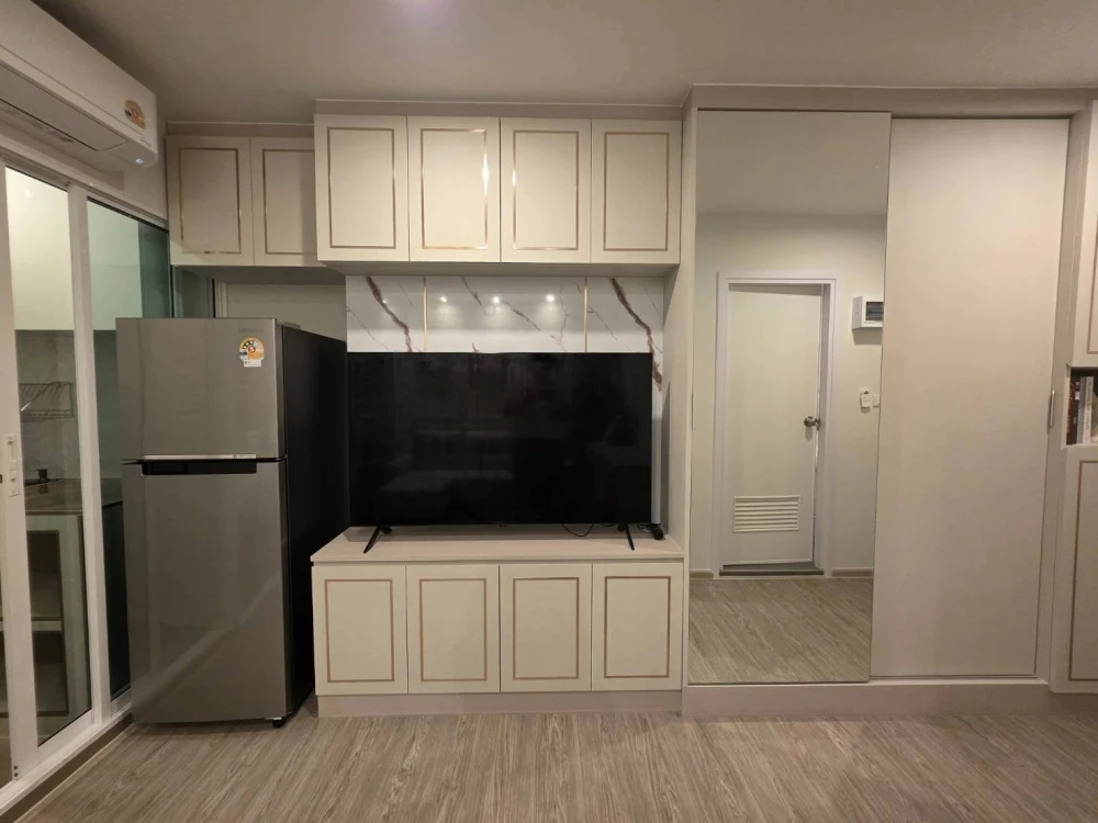 For rent: Regent Home Bangna, fully furnished unit on the 23rd floor with stunning Chao Phraya River views. Enjoy the cool breeze and unobstructed vie
