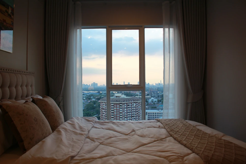 For rent: Regent Home Bangna, fully furnished unit on the 23rd floor with stunning Chao Phraya River views. Enjoy the cool breeze and unobstructed vie