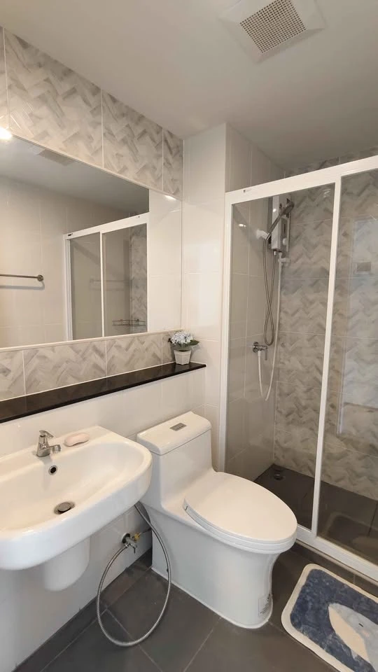For rent: Regent Home Bangna, beautifully decorated room with complete amenities. Just bring your suitcase and move in!