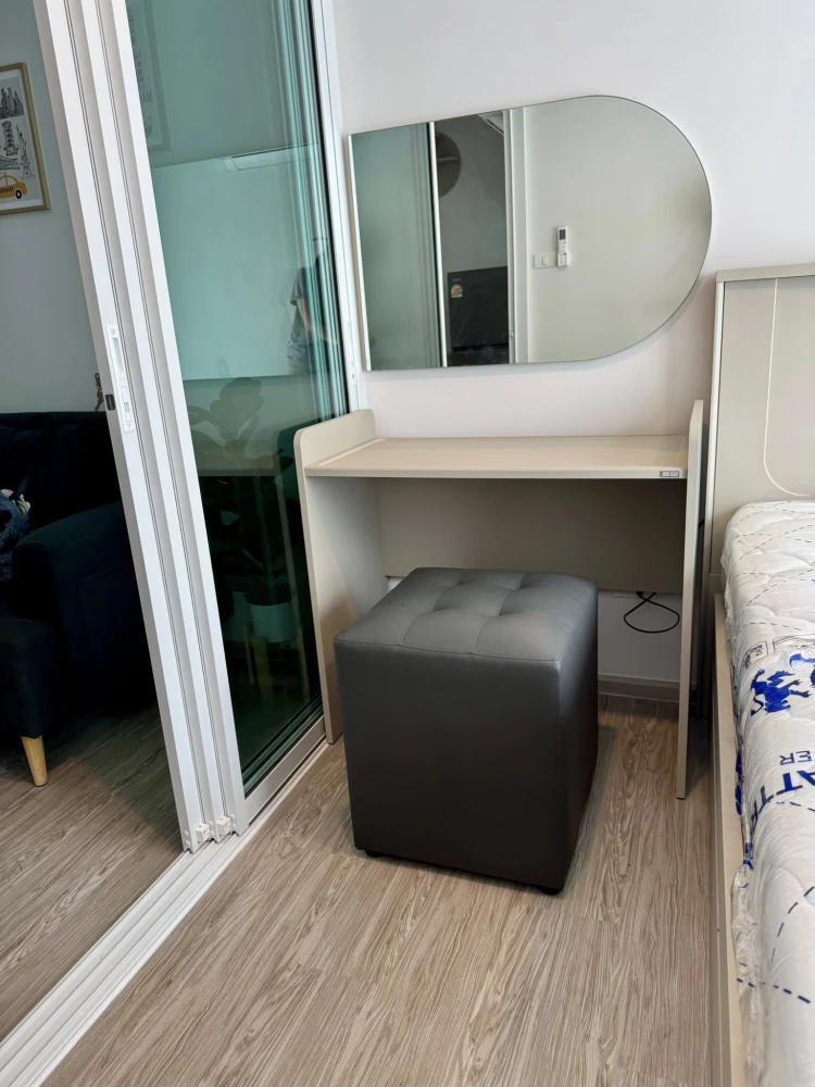 For rent: Regent Home Bangna. Beautifully decorated room with a stunning color scheme. Fully furnished; just bring your suitcase and move in!