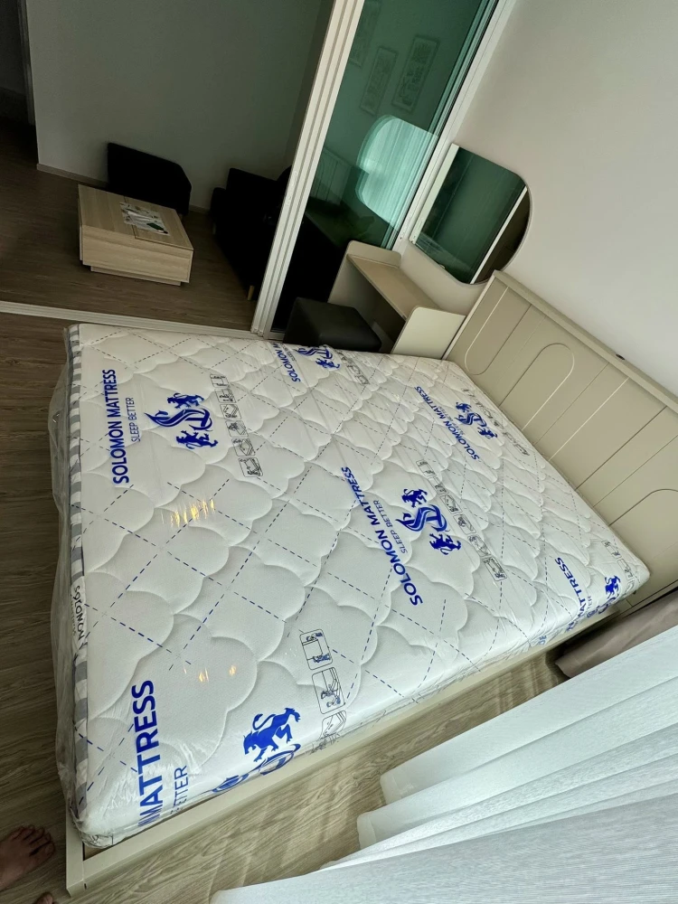 For rent: Regent Home Bangna. Beautifully decorated room with a stunning color scheme. Fully furnished; just bring your suitcase and move in!