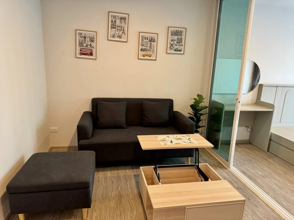 For rent: Regent Home Bangna. Beautifully decorated room with a stunning color scheme. Fully furnished; just bring your suitcase and move in!