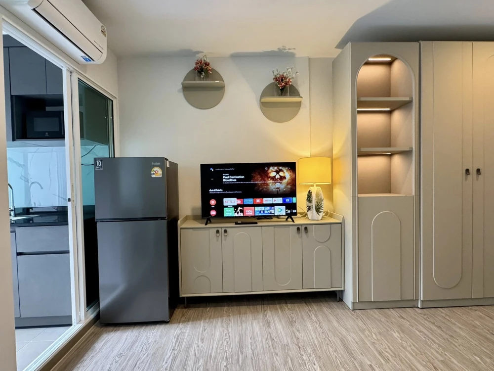 For rent: Regent Home Bangna. Beautifully decorated room with a stunning color scheme. Fully furnished; just bring your suitcase and move in!