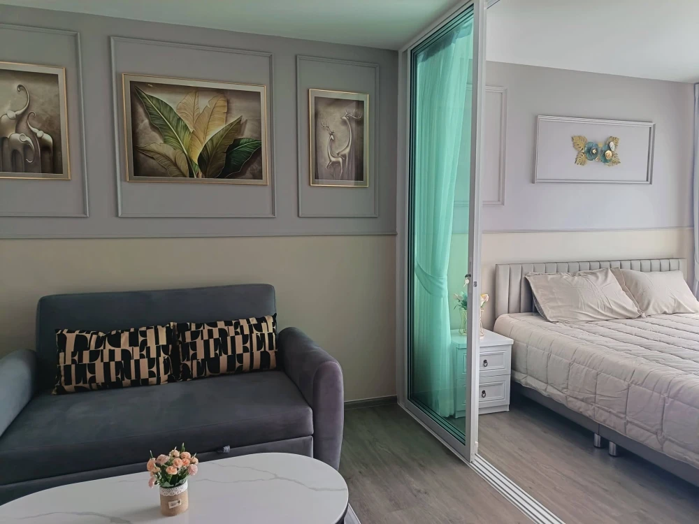 For rent: Regent Home Bangna. Beautifully decorated minimalist-style room with high-quality built-in furniture. Book now!