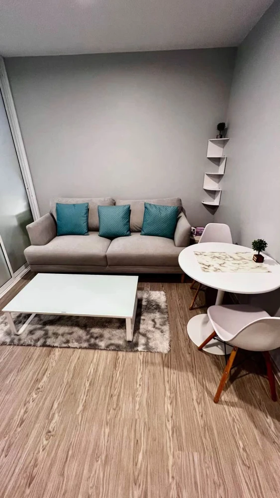 For rent: Regent Home Bangna, beautifully decorated in minimalist style, fully furnished. Just bring your suitcase and move in!