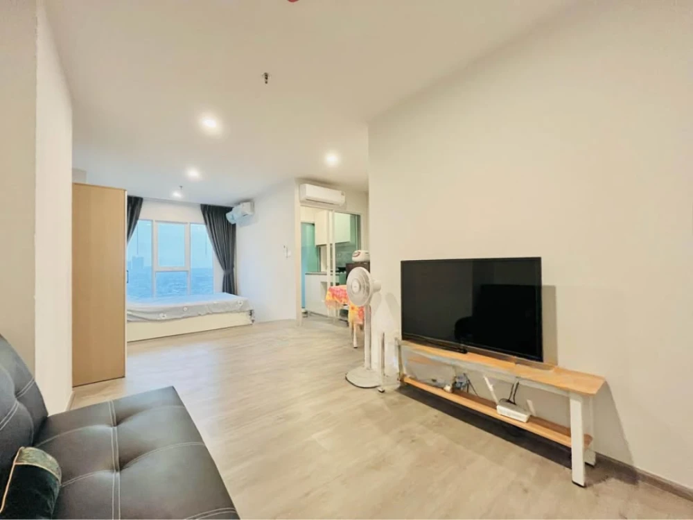 For rent: Regent Home Bangna. Excellent feng shui, spacious rooms with good ventilation, and a quiet corner unit. Book now!