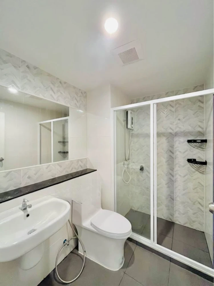 For rent: Regent Home Bangna. Excellent feng shui, spacious rooms with good ventilation, and a quiet corner unit. Book now!