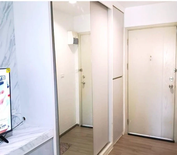 For rent: Regent Home Bangson Phase 2. A lovely unit with high-quality built-in furniture. Just bring your bags and move in!