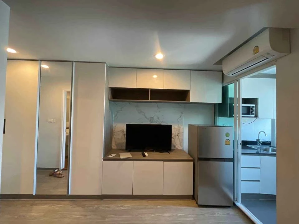 For Rent: Regent Home BangSon. Spacious 2-bedroom, 2-bathroom unit with a city view and a well-partitioned layout. Ready for immediate move-in.