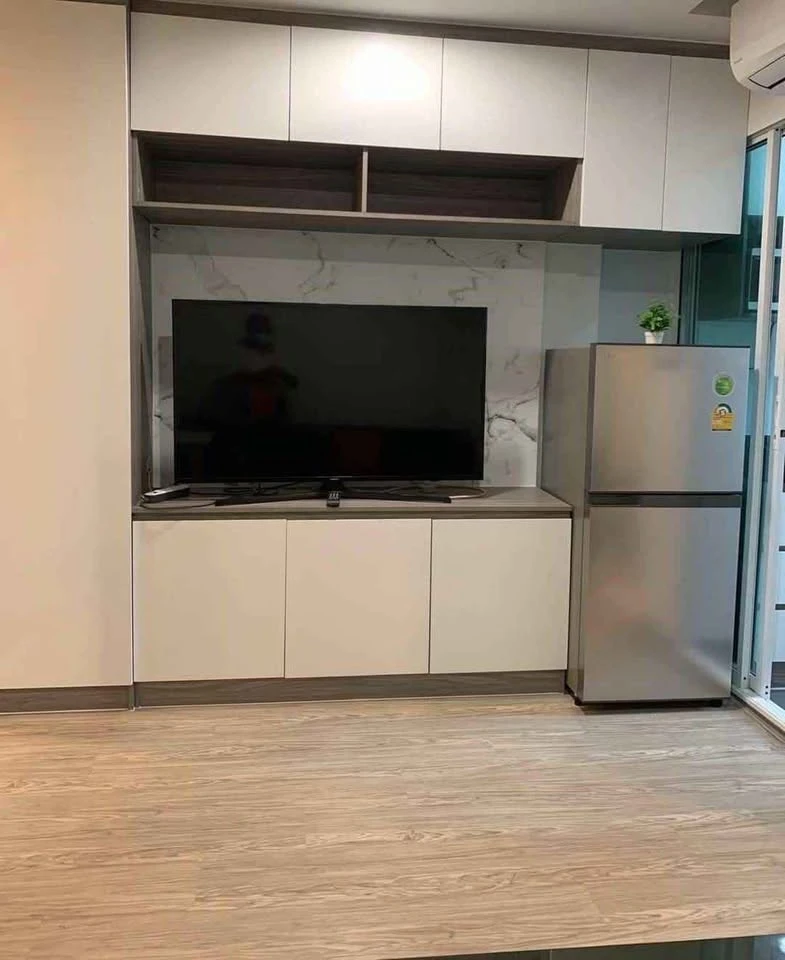 For Rent: Regent Home BangSon. Spacious 2-bedroom, 2-bathroom unit with a city view and a well-partitioned layout. Ready for immediate move-in.