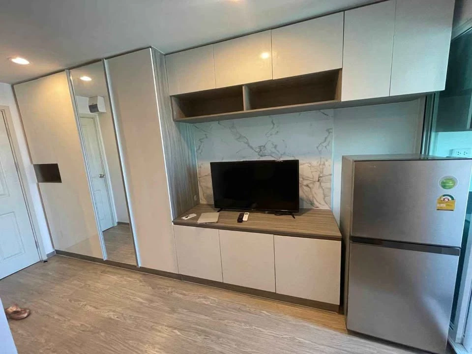 For Rent: Regent Home BangSon. Spacious 2-bedroom, 2-bathroom unit with a city view and a well-partitioned layout. Ready for immediate move-in.