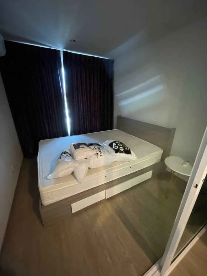 For Rent: Regent Home BangSon. Spacious 2-bedroom, 2-bathroom unit with a city view and a well-partitioned layout. Ready for immediate move-in.
