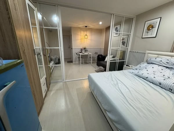 For rent: Regent Home IV Sukhumvit 85, spacious room, lots of usable space, comes with complete facilities, just bring your bags and move in.