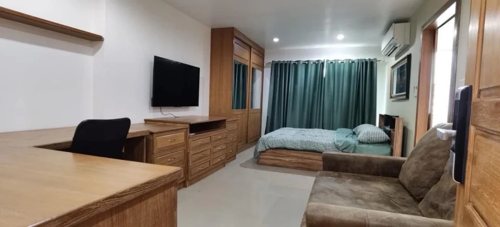 For rent: Regent Home Phaholyothin 57 Phase 3, 6th floor, corner unit, fully furnished, ready to move in. Book now!