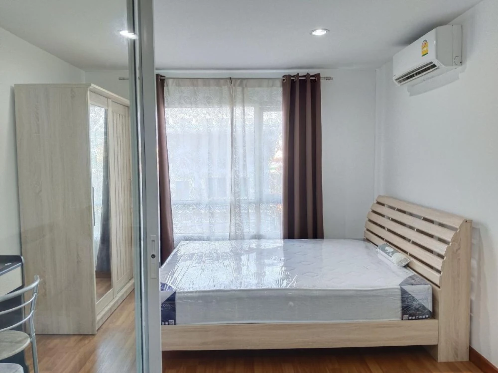 For rent: Regent Home Sukhumvit 81, 3rd floor, outside view, not hot, fully furnished room, nice to live in, reserve now, urgently.