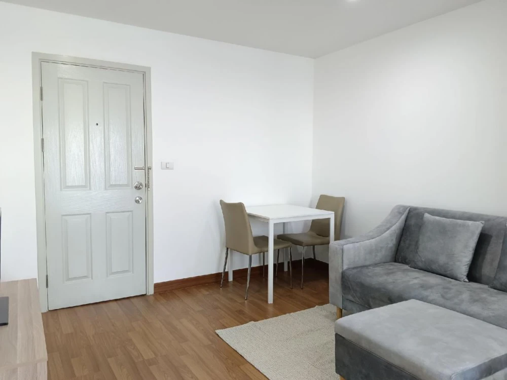 For rent: Regent Home Sukhumvit 81, 3rd floor, outside view, not hot, fully furnished room, nice to live in, reserve now, urgently.