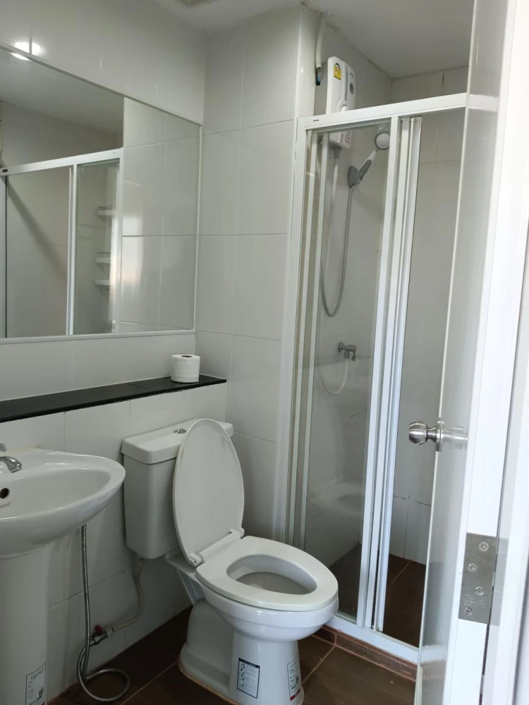 For rent: Regent Home Sukhumvit 81, 3rd floor, outside view, not hot, fully furnished room, nice to live in, reserve now, urgently.