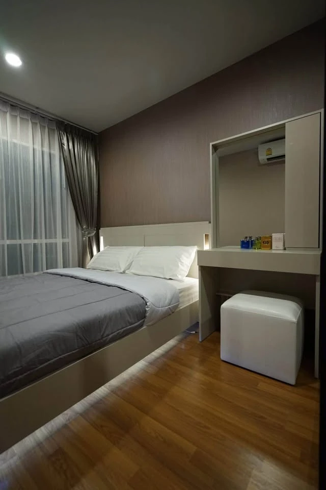 For rent: Regent Home Sukhumvit 81. Rooms are clearly partitioned, fully furnished with appliances. Just bring your personal belongings and move in.