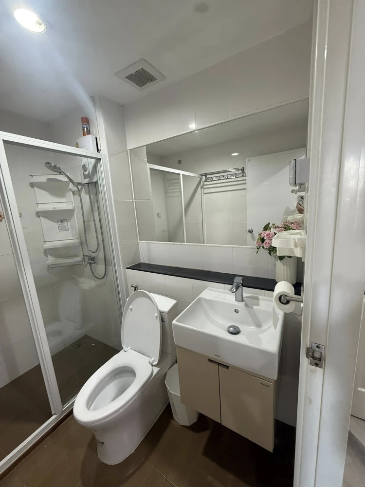 For rent: Regent Home Sukhumvit 97/1, 1 bedroom, 1 bathroom, built-in headboard, fully furnished, book now.