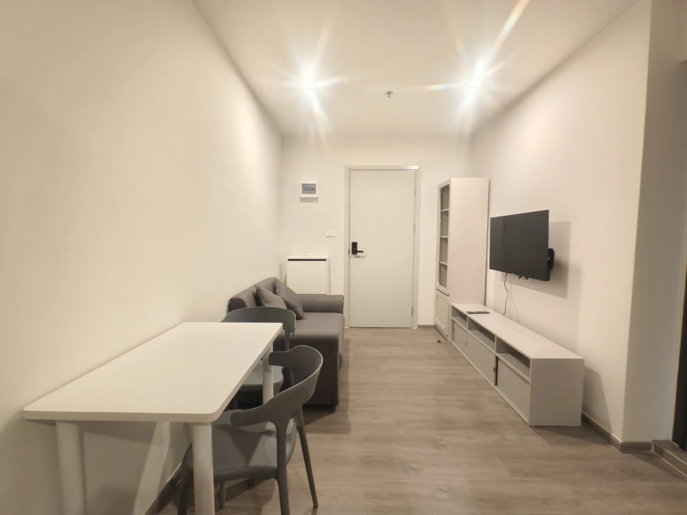 For rent: Regent Home Wuttakat, 10th floor. Nice, fully furnished unit. Book now!