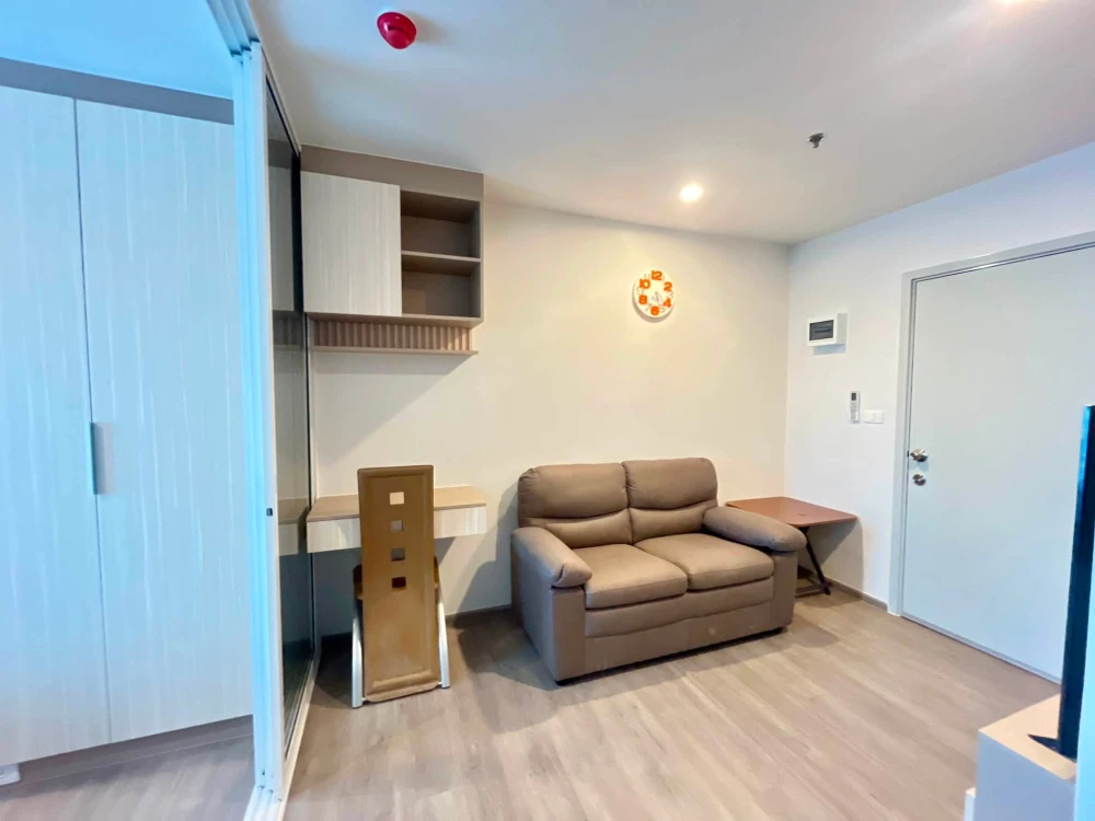 For rent: Regent Home Wuttakat, 12th floor. A lovely, fully furnished unit. Book now!
